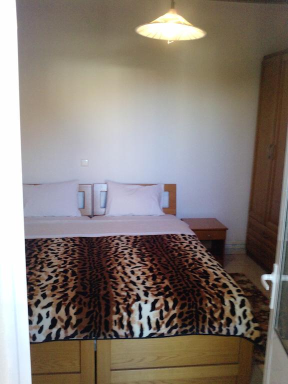 Guesthouse Agnandi Káto Loutrákion Habitación foto